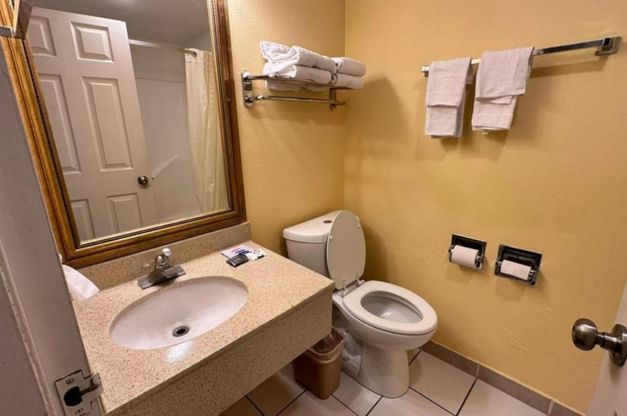 More Photos Of 4142 S Noland Rd, Independence Hotel For Sale