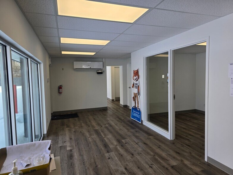 More Photos Of 80 Adelaide St N, London Auto Repair For Lease