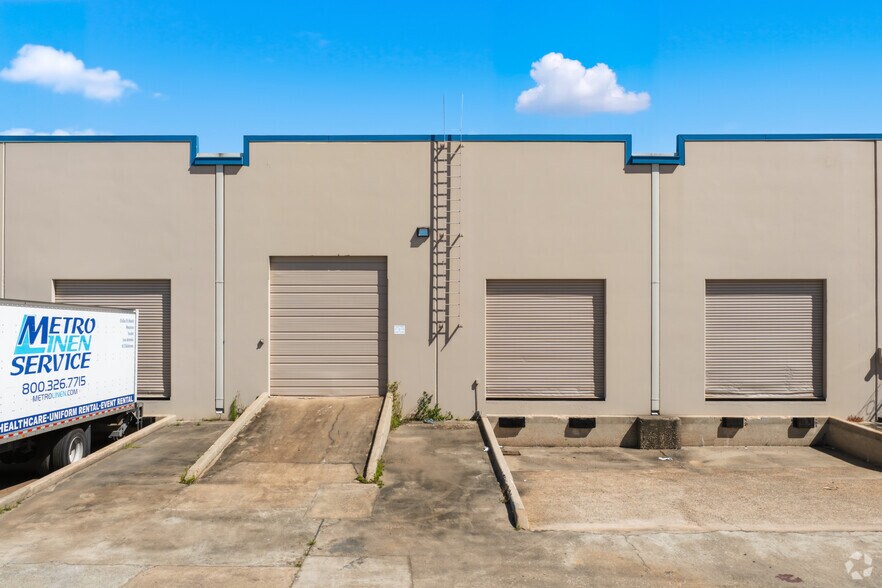 More Photos Of 18207 Chisholm Trl, Houston Unknown For Lease