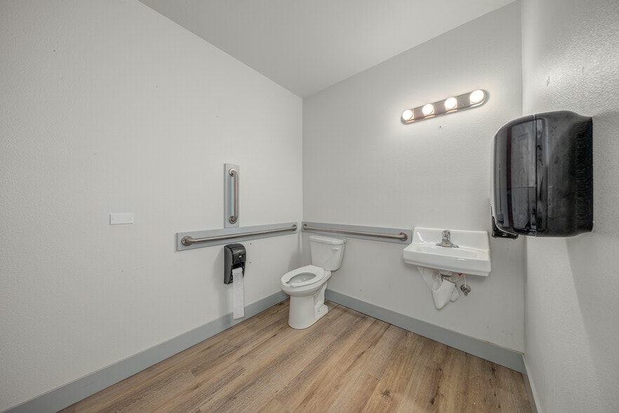 More Photos Of 361 SW 12th St, Ontario Specialty For Sale