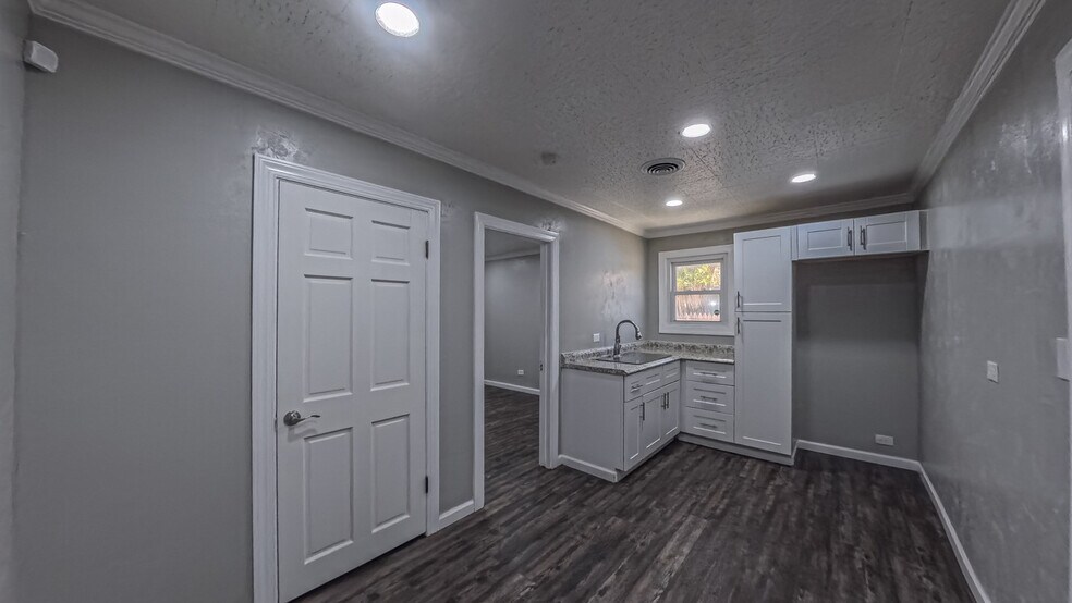 More Photos Of 1502 S Lipscomb St, Amarillo Light Distribution For Sale