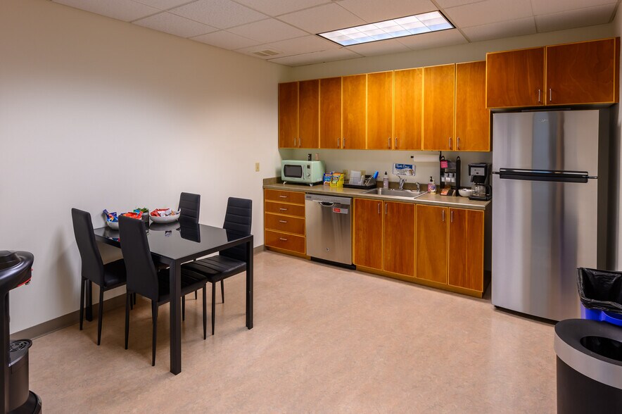 More Photos Of 296 SW Columbia St, Bend Office For Sale