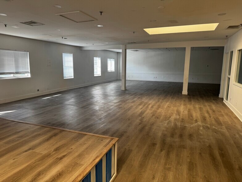 More Photos Of 9414-9488 Union Sq, Sandy Unknown For Lease