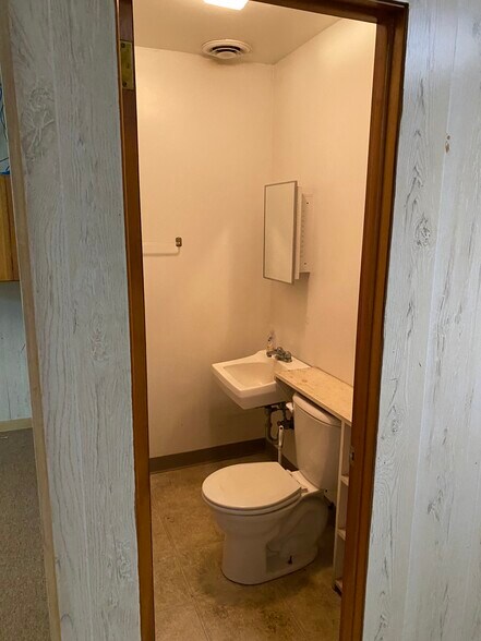 More Photos Of 22412 Perry Hwy, Zelienople Unknown For Lease