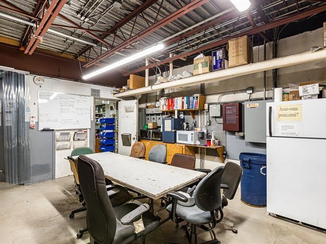 More Photos Of 212 Ch Du Canton S, Yamachiche Industrial For Sale