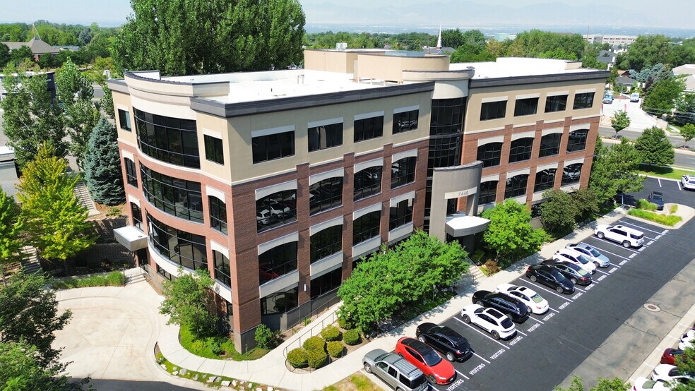 More Photos Of 7440 S Creek Rd, Sandy Office For Lease