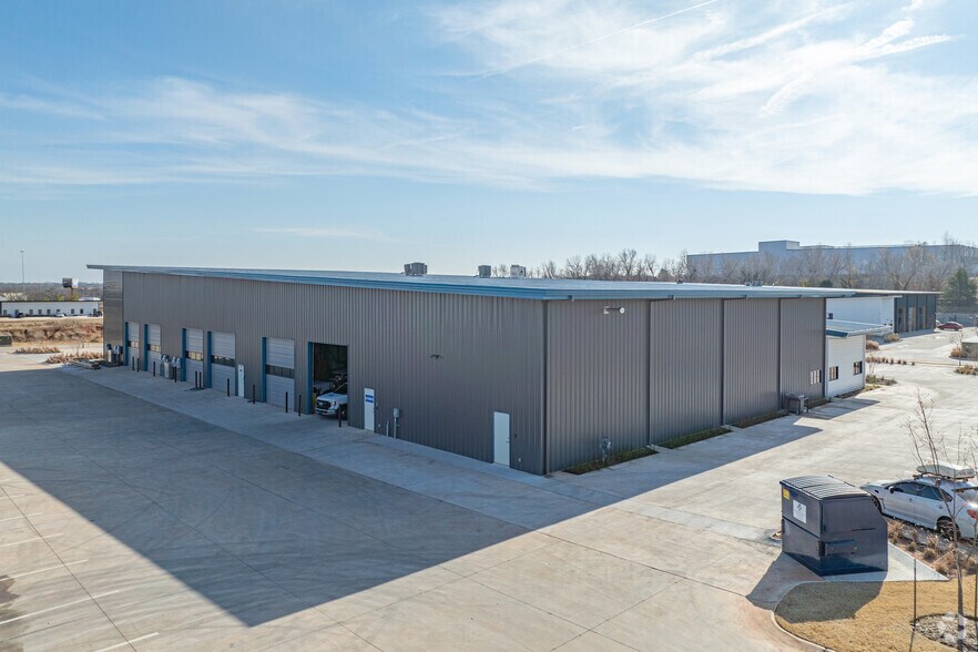 More Photos Of 3725 NE 104th St, Oklahoma City Light Distribution For Lease