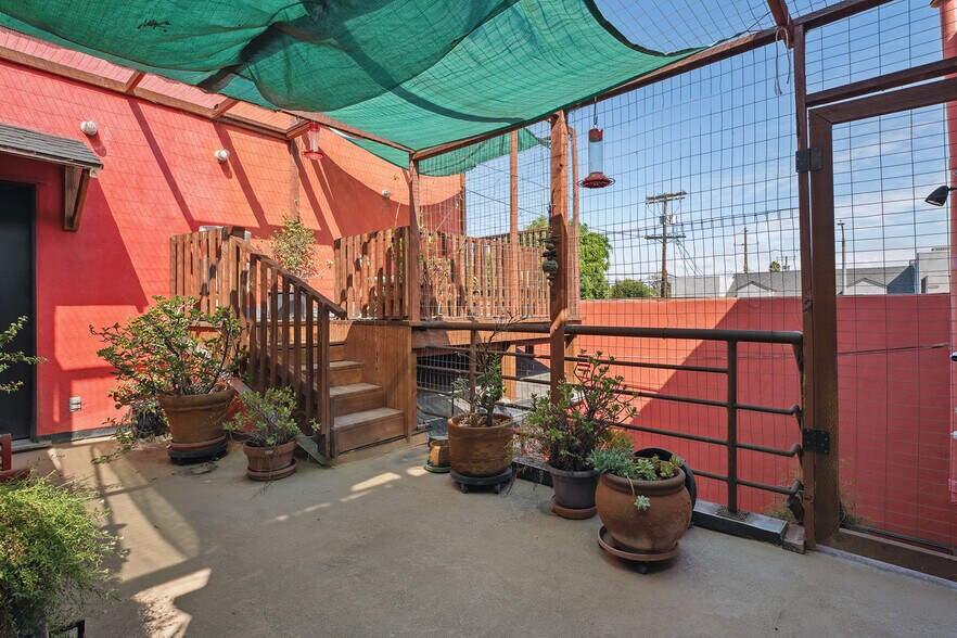 More Photos Of 2847 S Robertson Blvd, Los Angeles General Retail For Sale