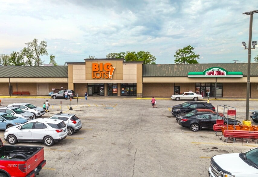 More Photos Of 185 N Kennedy Dr, Bradley Storefront For Lease