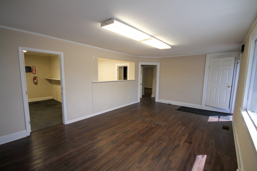 More Photos Of 1909 Cherry Rd, Rock Hill Office For Sale