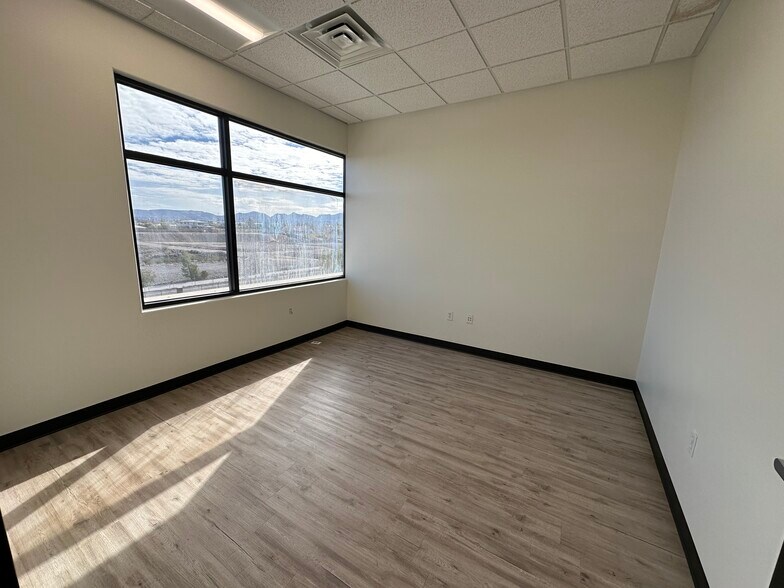 More Photos Of 9480 S Eastern Ave, Las Vegas Storefront Retail Office For Lease