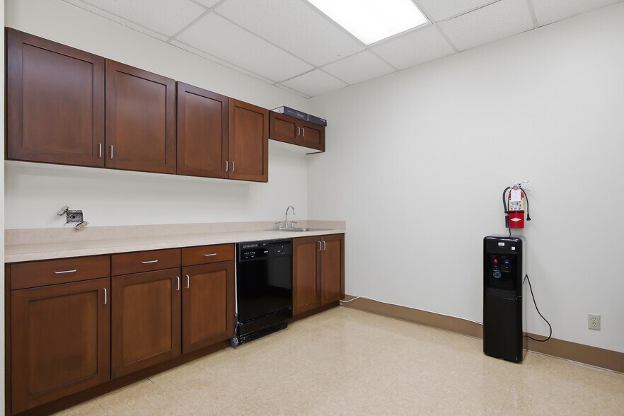 More Photos Of 1820 E Sahara Ave, Las Vegas Office For Lease