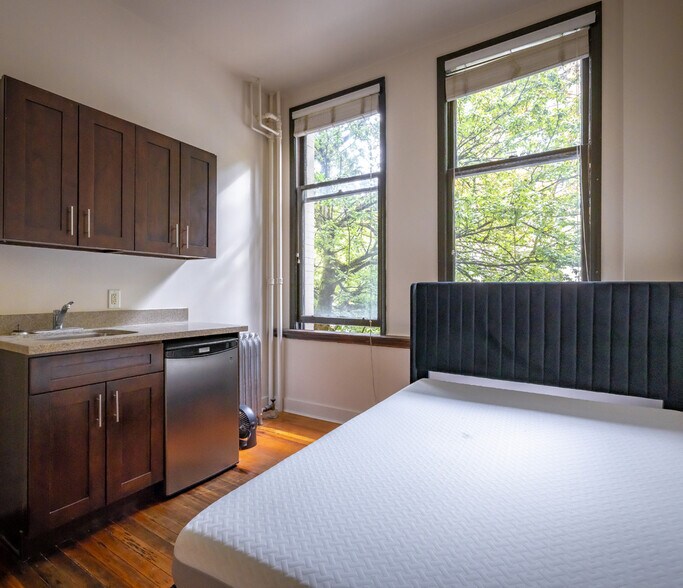 More Photos Of 106 Hastings St W, Vancouver Apartments For Sale