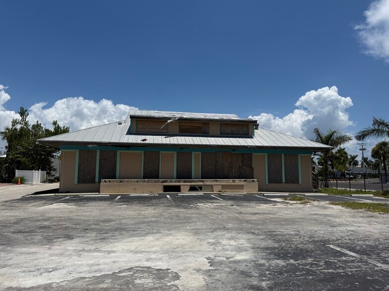More Photos Of 7128 Estero Blvd, Fort Myers Medical For Sale