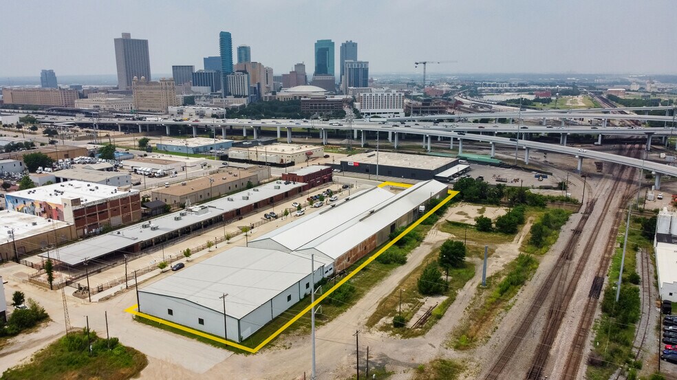 More Photos Of 400 E Vickery Blvd, Fort Worth Warehouse For Lease