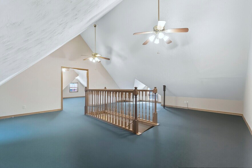 More Photos Of 1804 E Center St, Warsaw Loft Creative Space For Sale