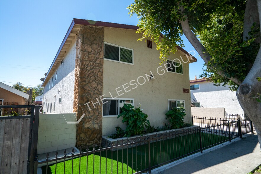Primary Photo Of 1520 W 20th St, Long Beach Apartments For Sale