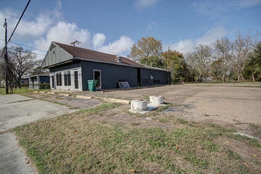 More Photos Of 1916 Cedar Dr, La Marque Restaurant For Lease