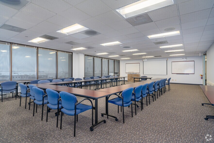 More Photos Of 999 E Touhy Ave, Des Plaines Office For Lease