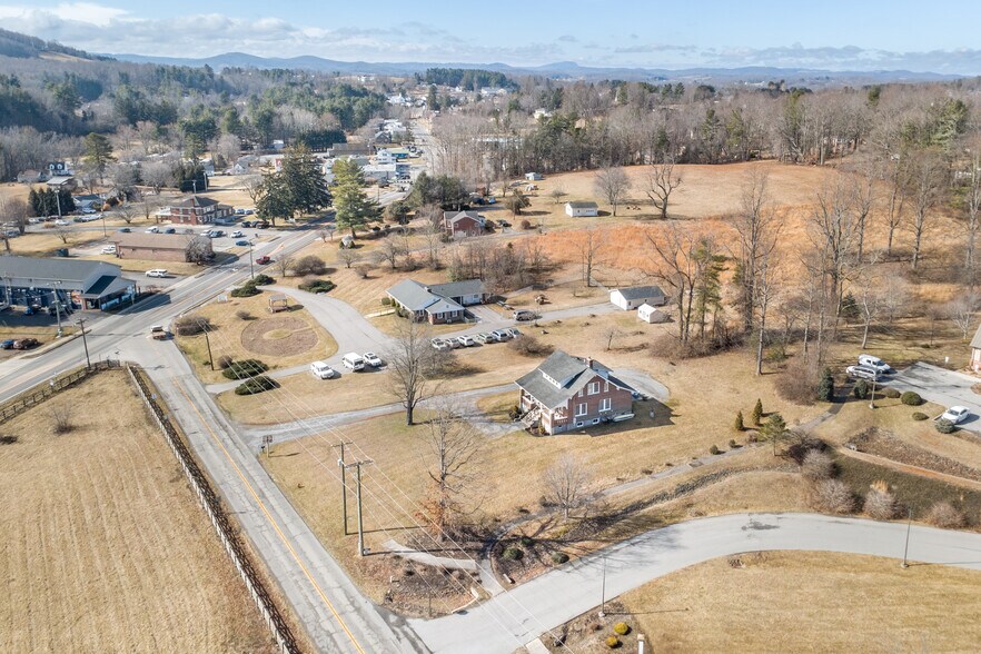 More Photos Of 132 Christiansburg Pike NE, Floyd Flex For Sale