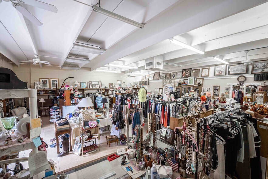 More Photos Of 619 N Dixie Ave, Fruitland Park General Retail For Sale