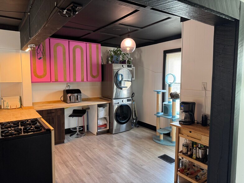 More Photos Of 81 N Mill St, Kansas City Storefront Retail Office For Sale