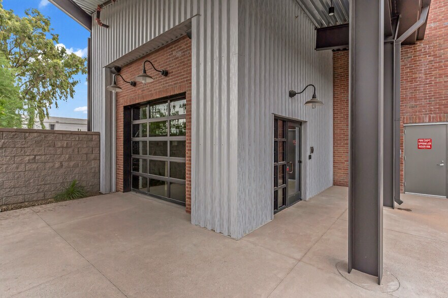 More Photos Of 15032 N 74th St, Scottsdale Showroom For Sale