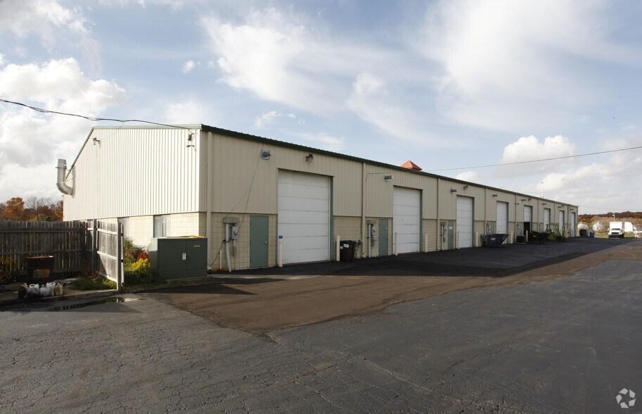 More Photos Of 10971-10999 Hi Tech Dr, Whitmore Lake Warehouse For Lease