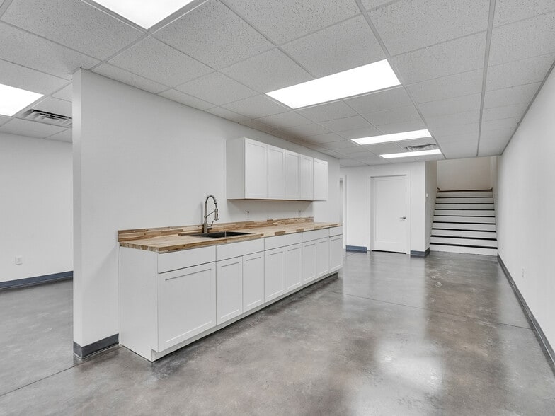 More Photos Of 8382 Miller Rd, Magnolia Industrial For Sale