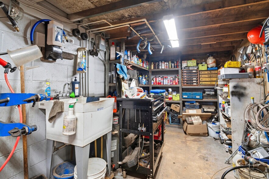 More Photos Of 16708 Frederick Rd, Mount Airy General Retail For Sale