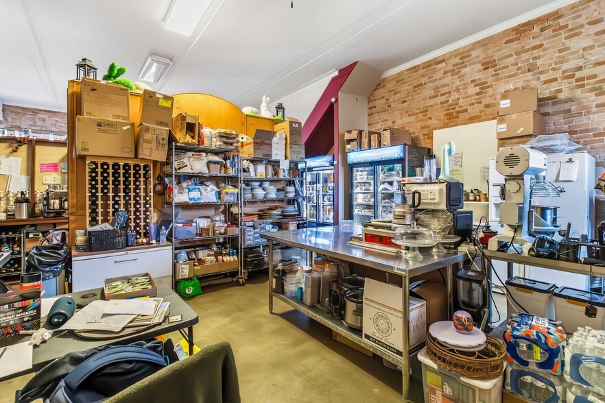 More Photos Of 709 Chestnut St, Bastrop Storefront Retail Residential For Sale