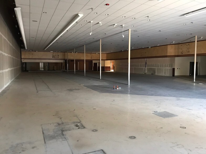 More Photos Of 11072-11076 Magnolia St, Garden Grove Storefront For Sale