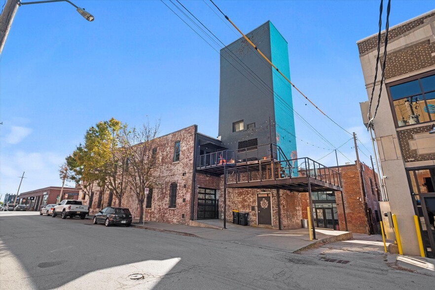 More Photos Of 1600 Locust St, Kansas City Storefront Retail Office For Sale
