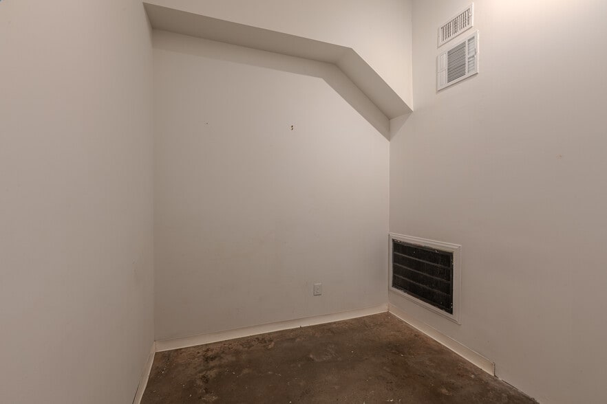 More Photos Of 1522 Bull St, Savannah Storefront For Sale