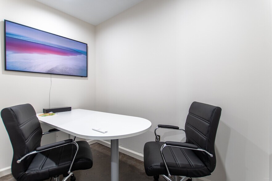 More Photos Of 804 Chevy Chase Pl, Lexington Office For Lease
