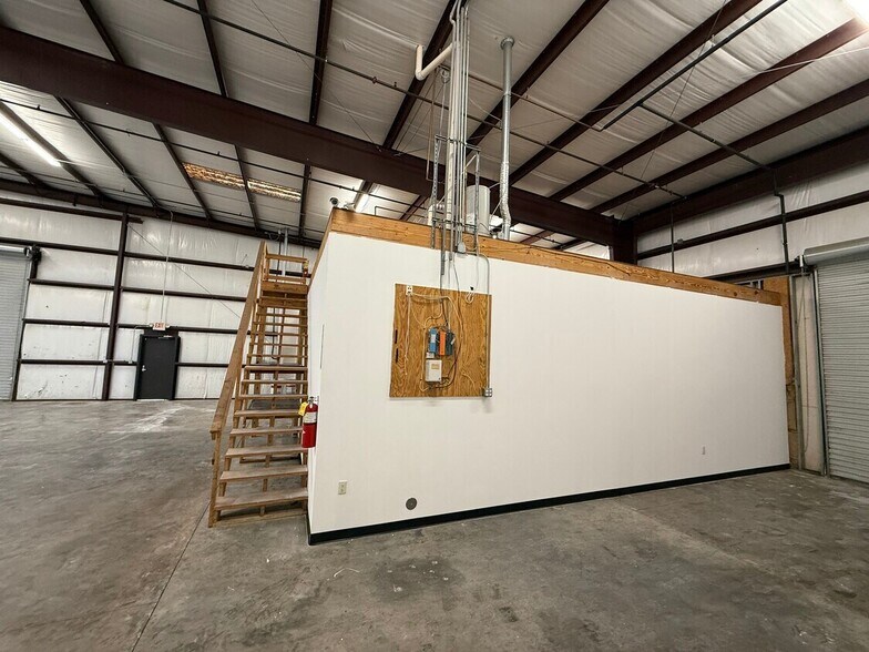 More Photos Of 298 Reynolds Rd, Hiram Warehouse For Lease