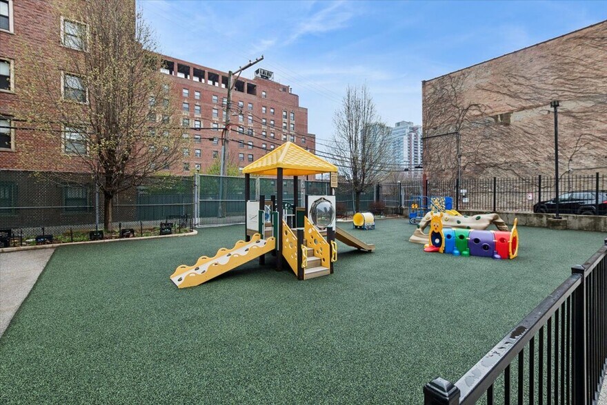 More Photos Of 1455 S Michigan Ave, Chicago Office For Sale