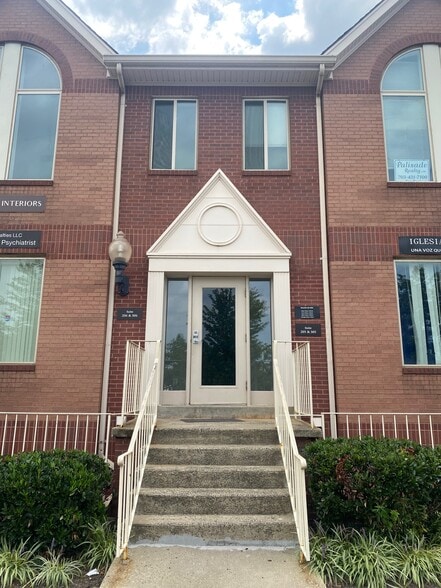 More Photos Of 22636 Glenn Dr, Sterling Medical For Lease