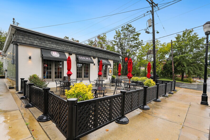 More Photos Of 34 W Merchant St, Audubon Restaurant For Sale
