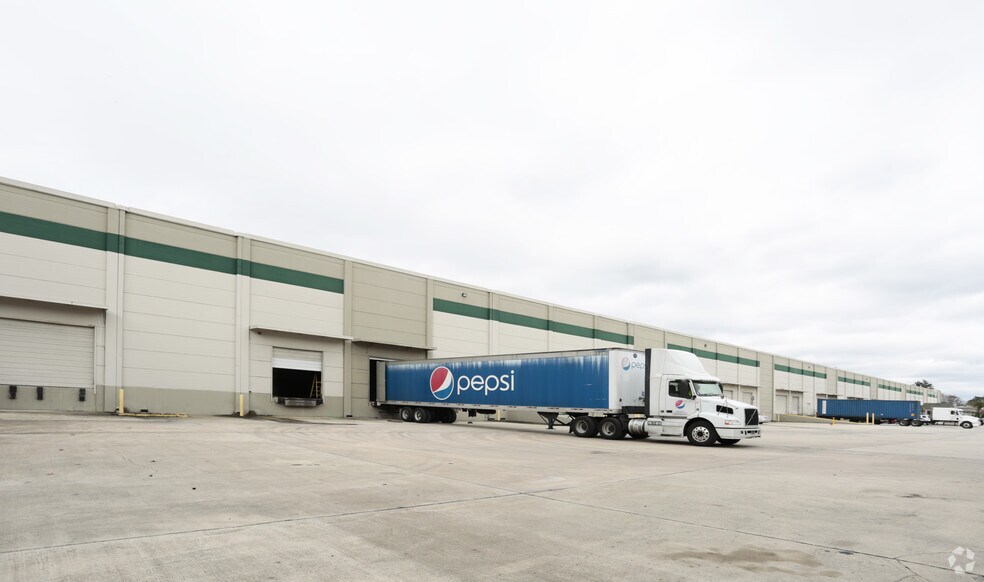 More Photos Of 500 Ellis Rd N, Jacksonville Warehouse For Lease