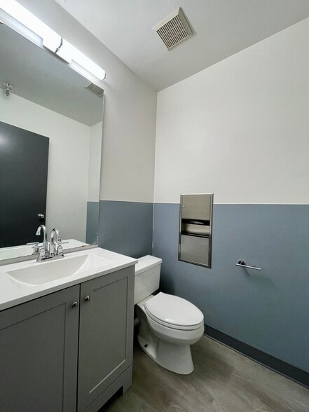 More Photos Of 17530 NE Union Hill Rd, Redmond Medical For Sale