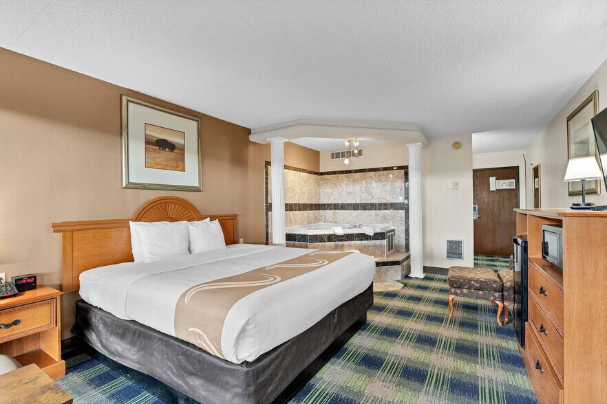 More Photos Of 3232 N Summit St, Arkansas City Hotel For Sale