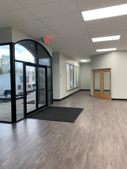 More Photos Of 950 Taylor Station Rd, Gahanna Research And Development For Lease