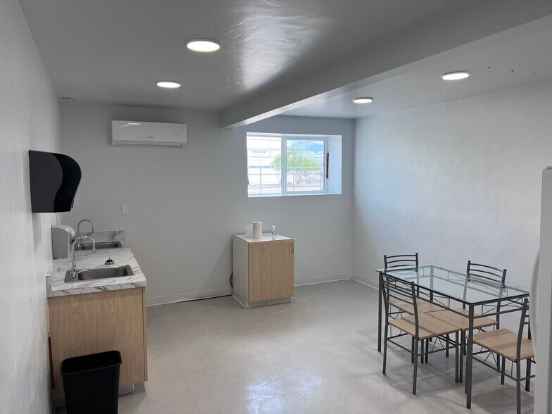 More Photos Of 811 S Santa Rita Ave, Tucson Warehouse For Lease