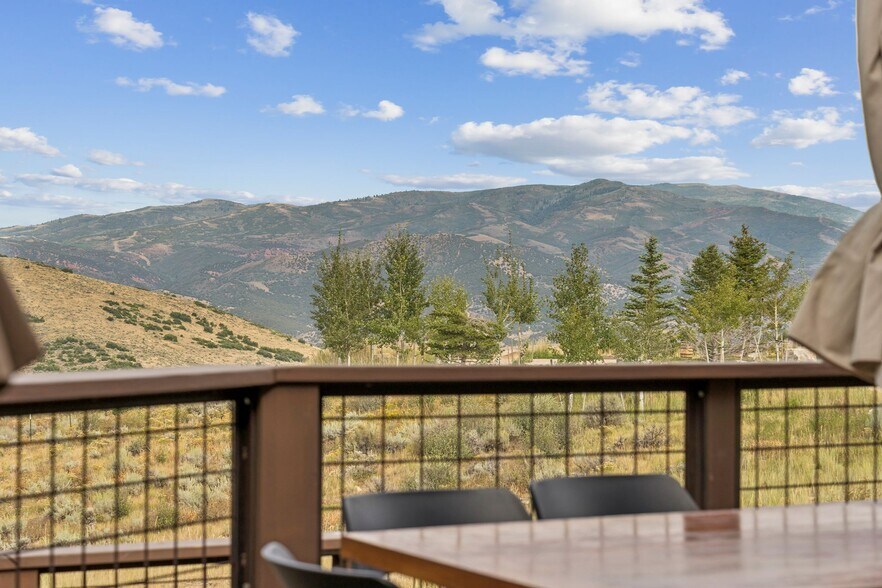 More Photos Of 27649 Old Lincoln Highway, Wanship Freestanding For Sale