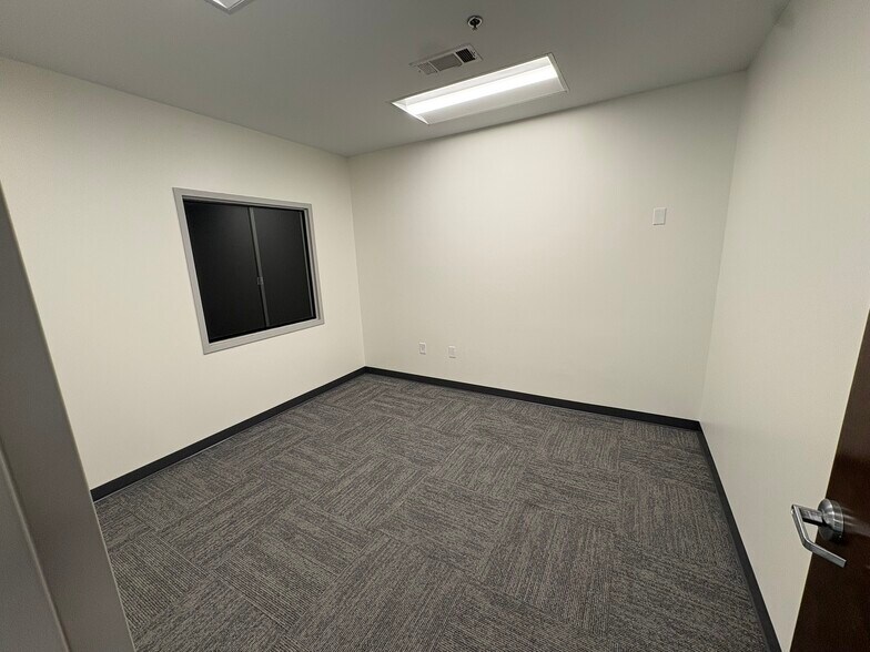 More Photos Of 7575 Ponce de Leon Cir, Atlanta Warehouse For Lease