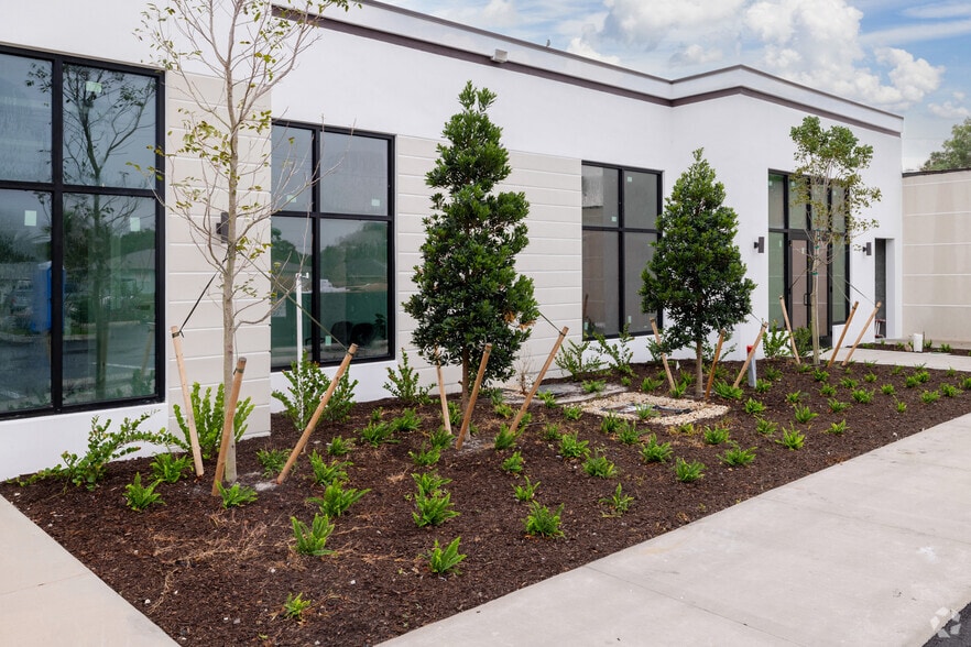 More Photos Of 11222 E Tamiami Trl, Naples Freestanding For Lease