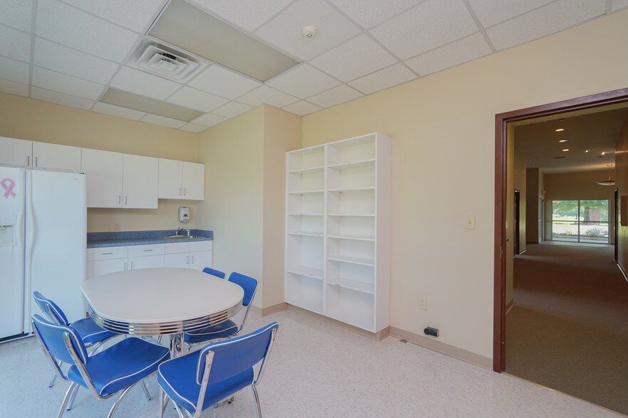 More Photos Of 100 Perpetual Sq, Anderson Medical For Lease