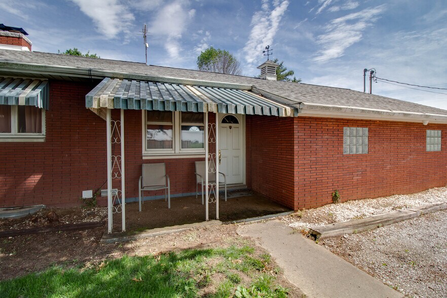 More Photos Of 27161 State Highway 3, Godfrey General Retail For Lease
