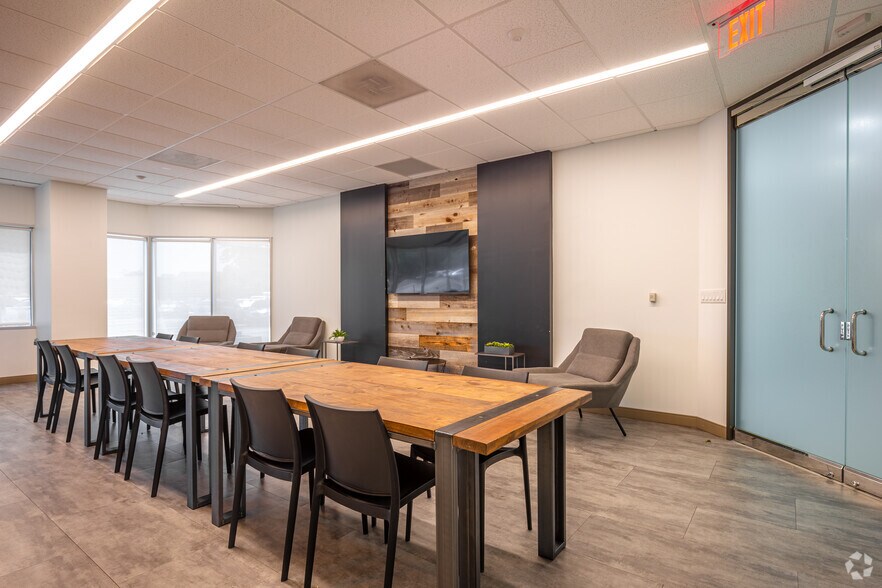 More Photos Of 7929 Brookriver Dr, Dallas Office For Lease